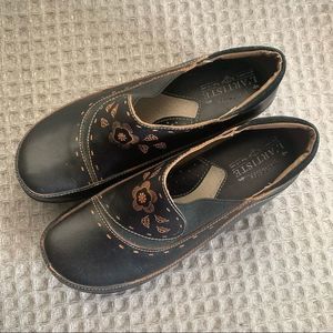 L'artiste by Spring Step Women's Burbank Black Leather